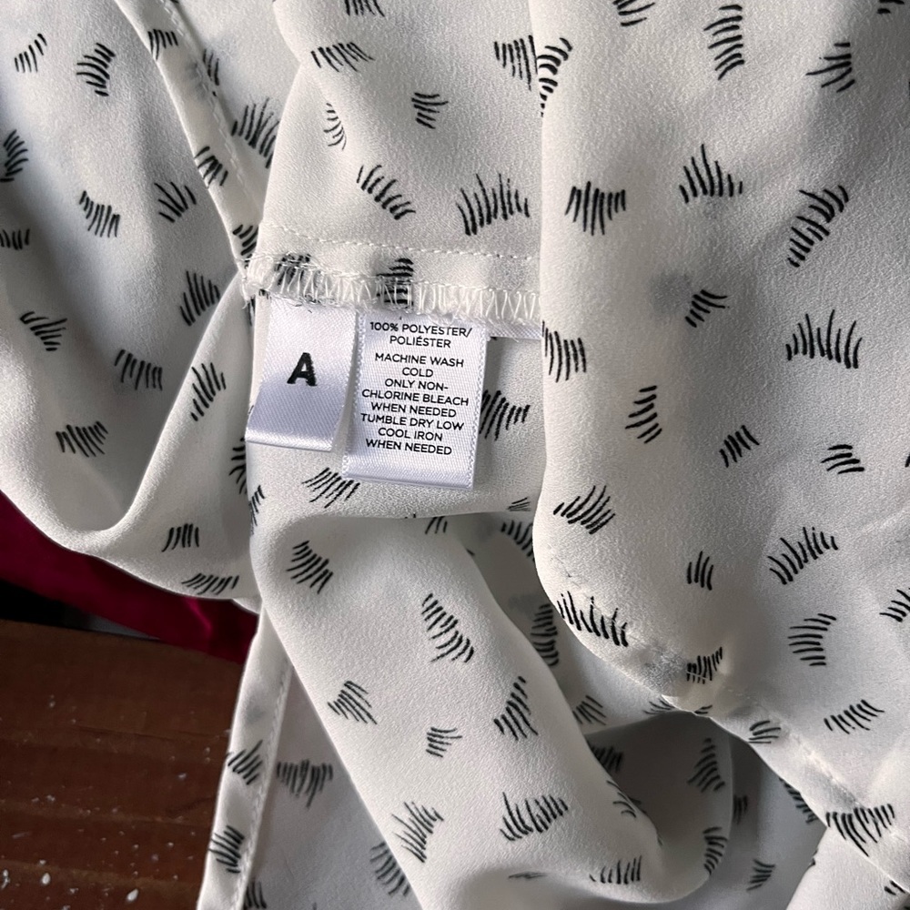 Loft Button Down Blouse Medium Petite Collar Eyel… - image 8